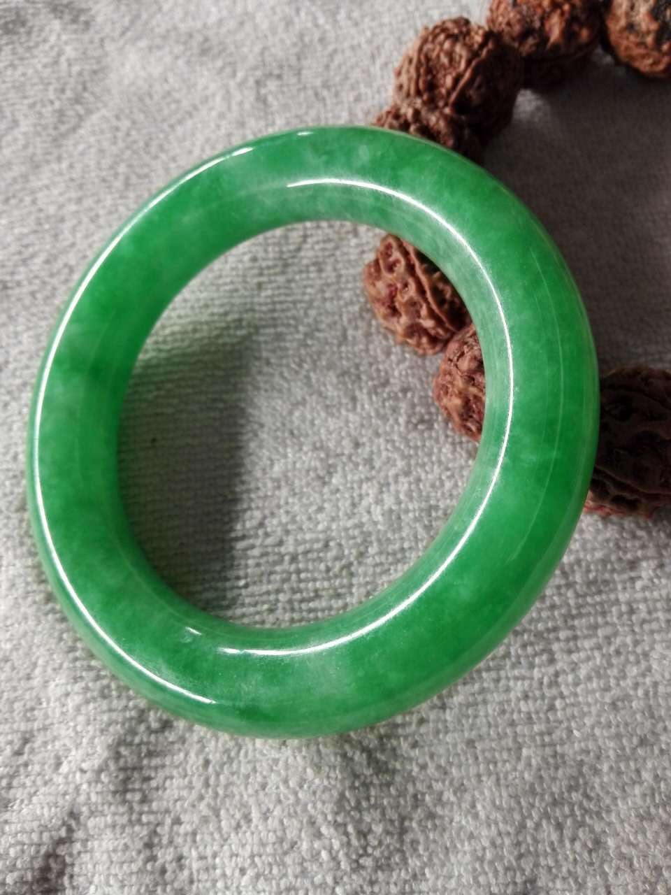 经典款式翡翠圆条 女款阳绿翡翠大圆条正阳绿翡翠玉手镯