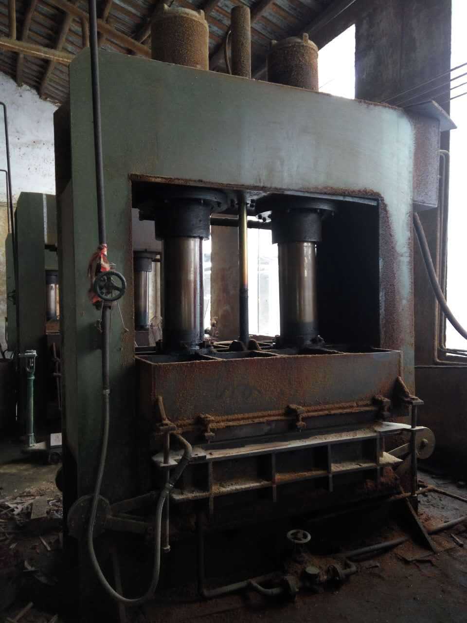 二手锯屑刨花板压机,八成新刨花墩热压机出售