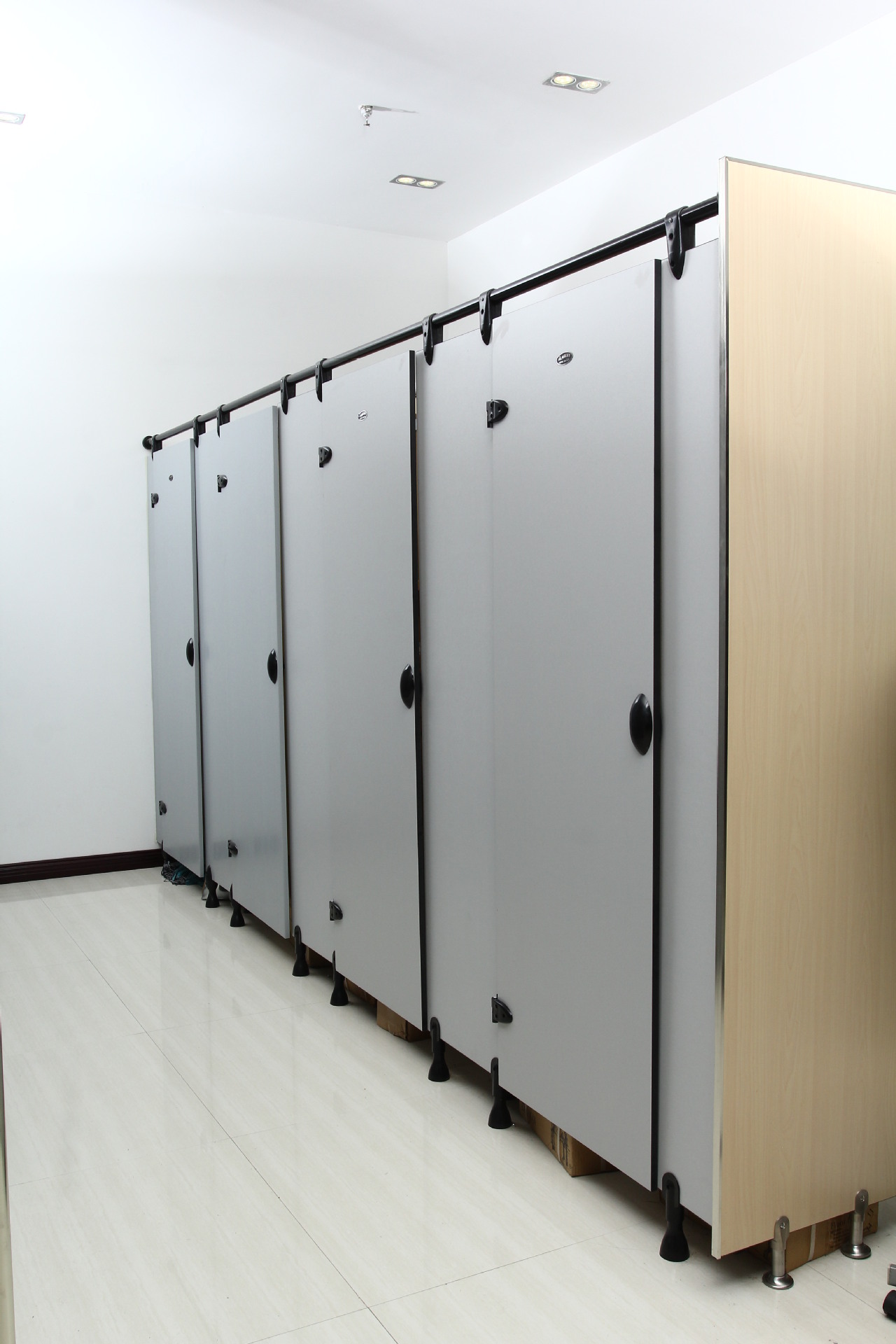 卫生间隔断耐撞击耐磨 抗倍特防水浴室隔断公共厕所隔断门 批发