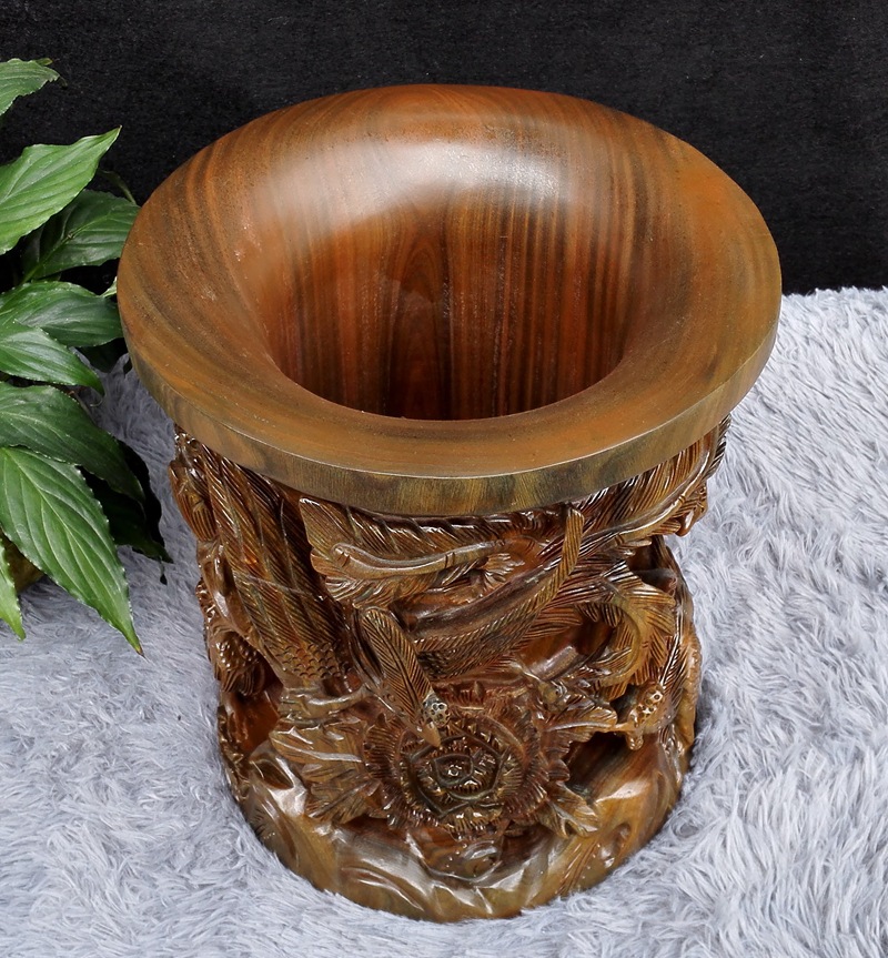 25*22cm绿檀牡丹凤手工雕刻笔筒