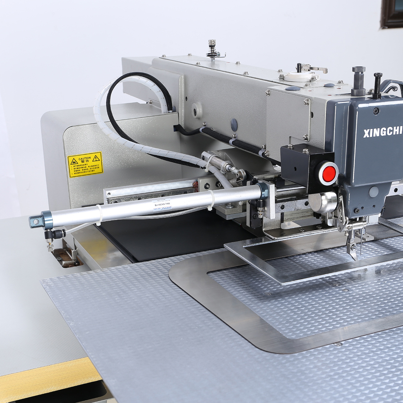 北京花样机厂家 羽绒服商标魔术贴全自动电脑车 3020侧滑花样机