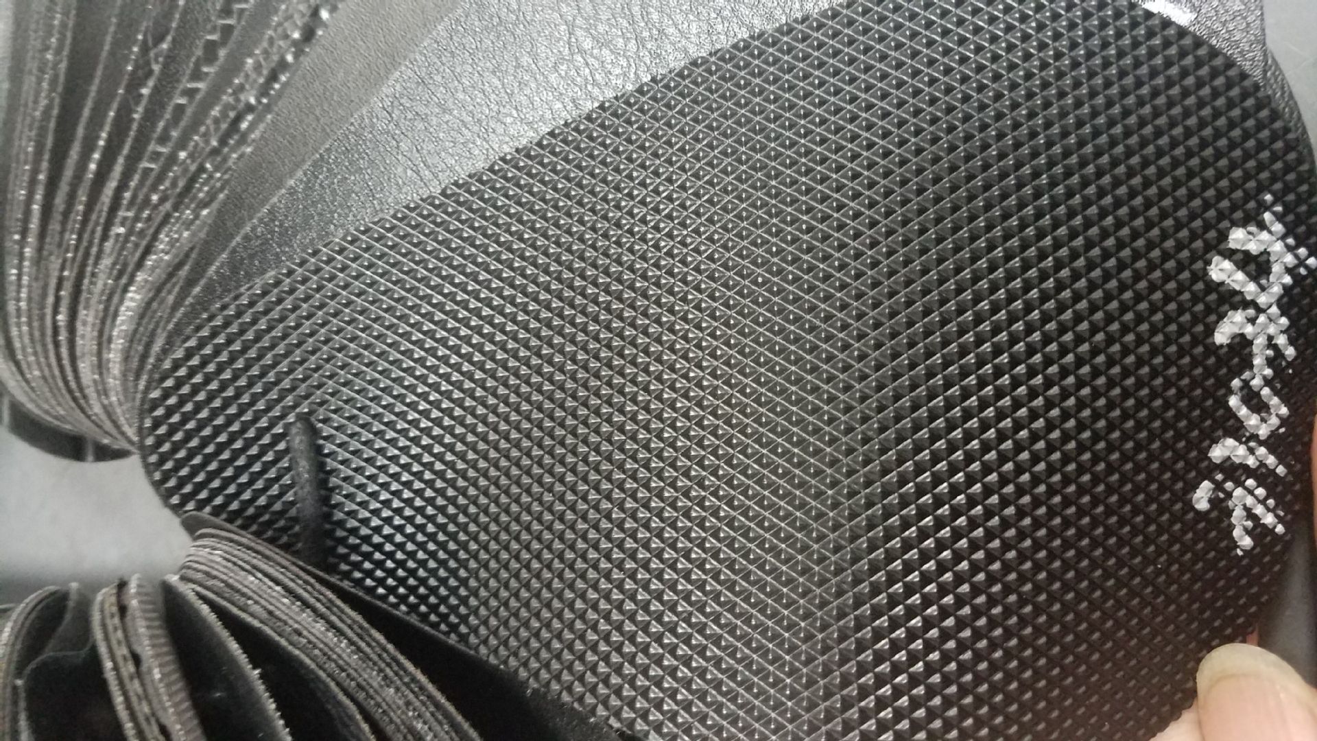 黑色钻石纹pvc人造革皮革面料箱包文具公文包笔记本面料31034