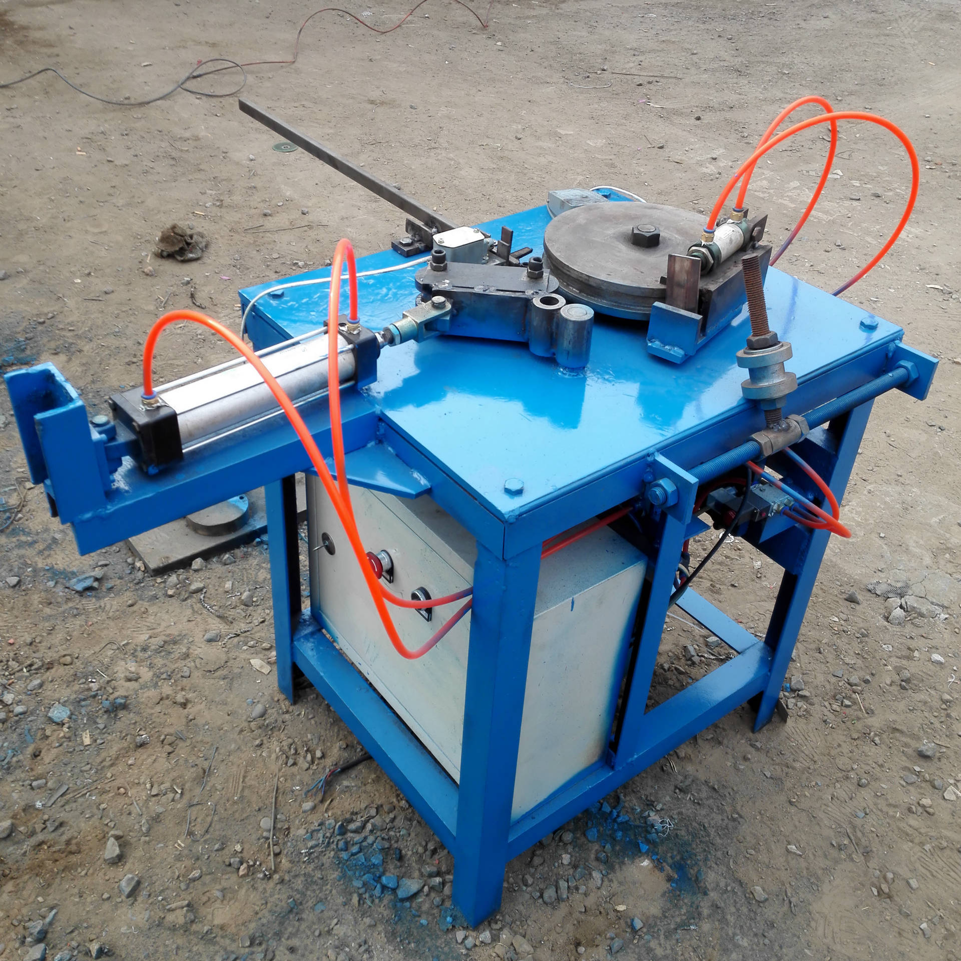 供应生产加工电动车棚弯管机可弯制角度也可轧制弧度弯管机