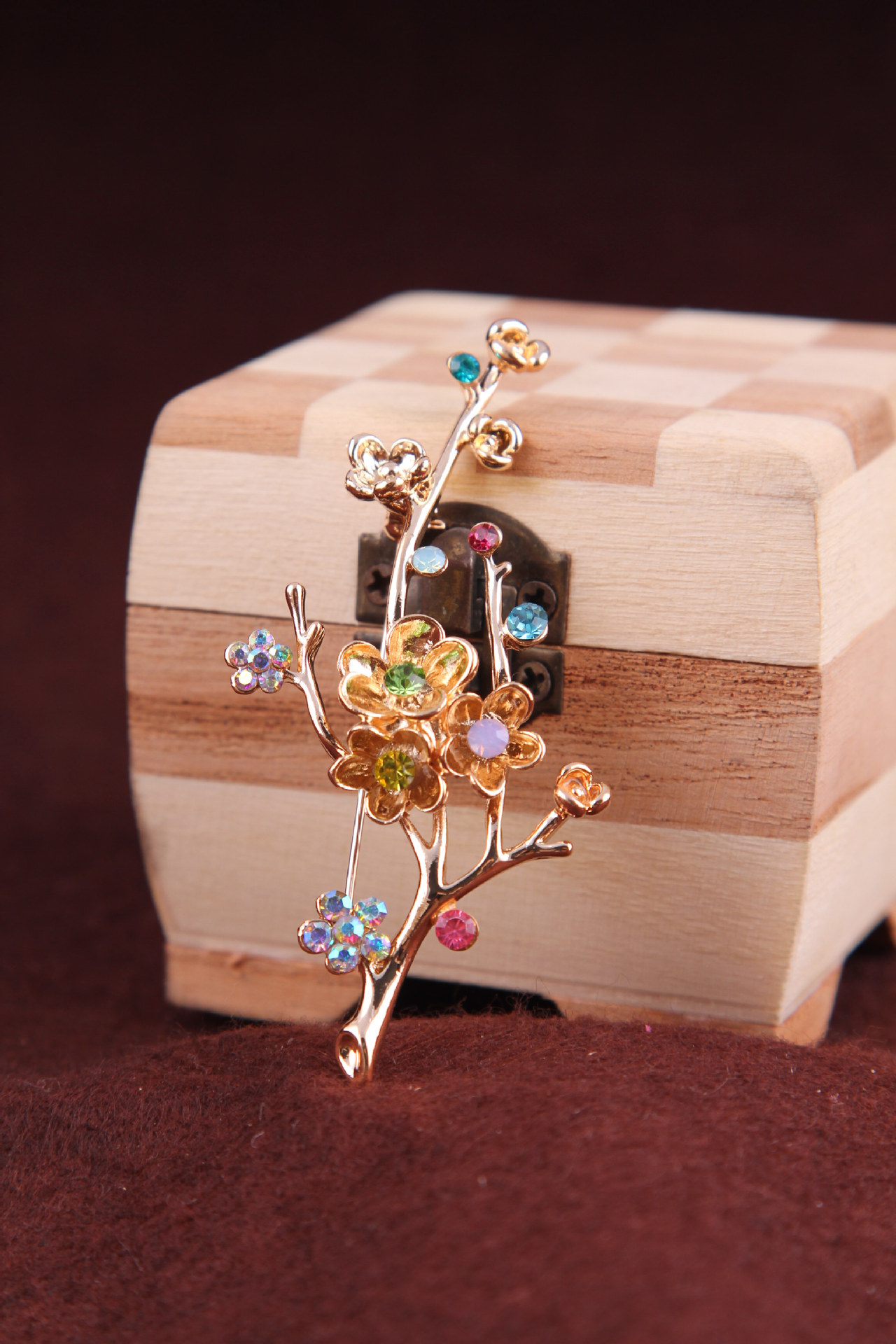 新款韩版时尚高艳彩钻梅花胸花胸针女配饰厂家直销一件代发