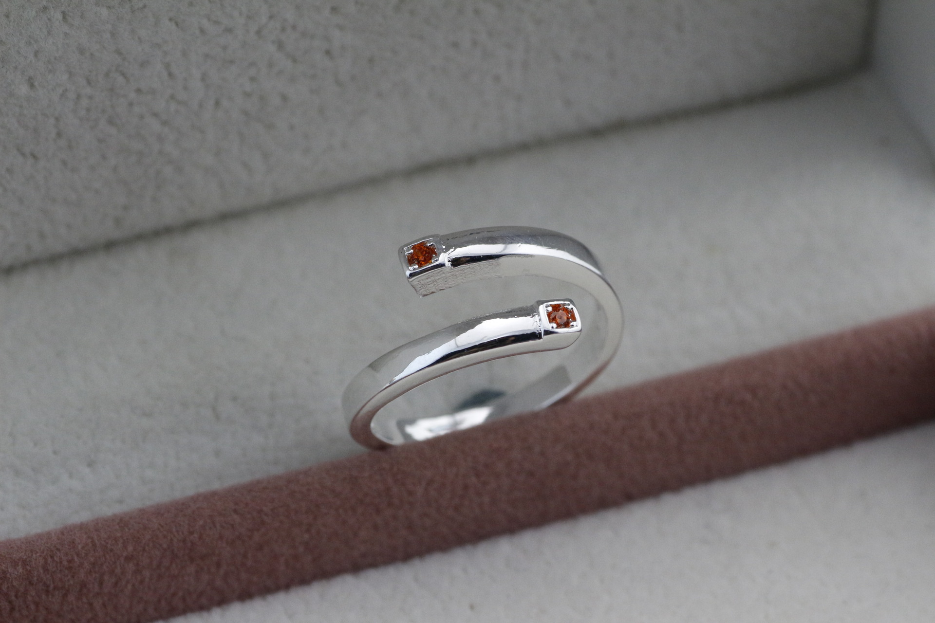 外贸爆款 镀厚银 白色 蓝色 红色锆石 箭头双钻戒指 欧美饰品