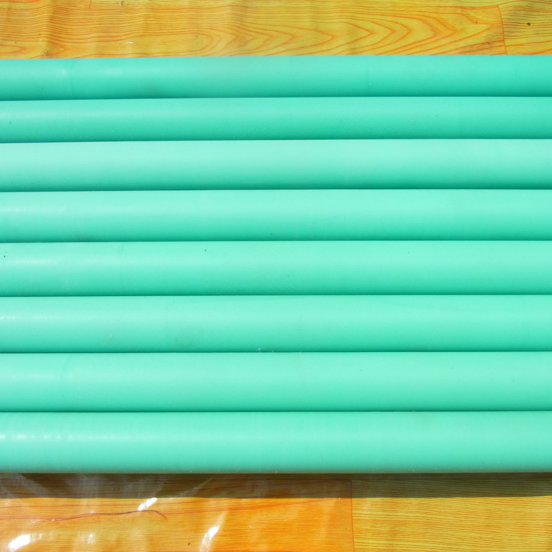 厂家生产粘尘胶辊 粘尘胶滚 粘尘胶轴粘性强