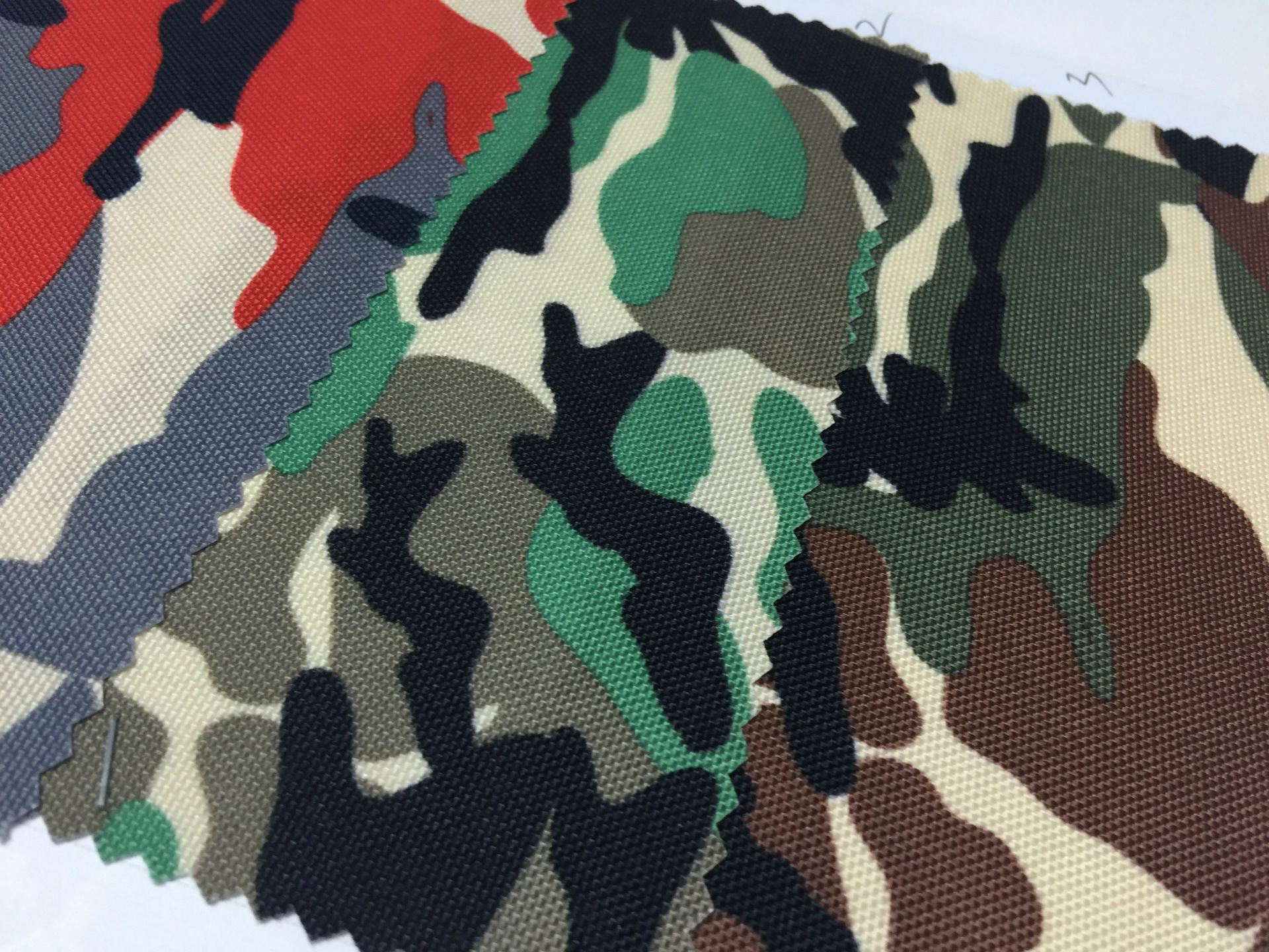 供应 牛津布900d印花布料pvc 帐篷 箱包手袋面料防水.