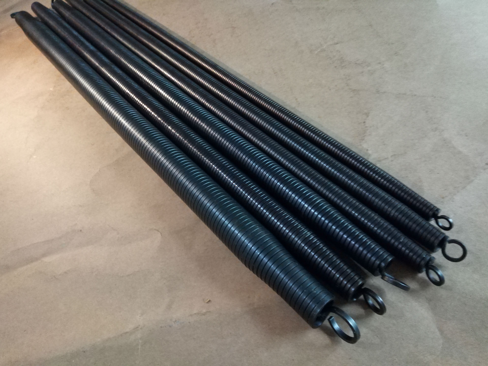 厂家生产定制pvc弯管弹簧加长型弯管弹簧来样定做电镀黑色