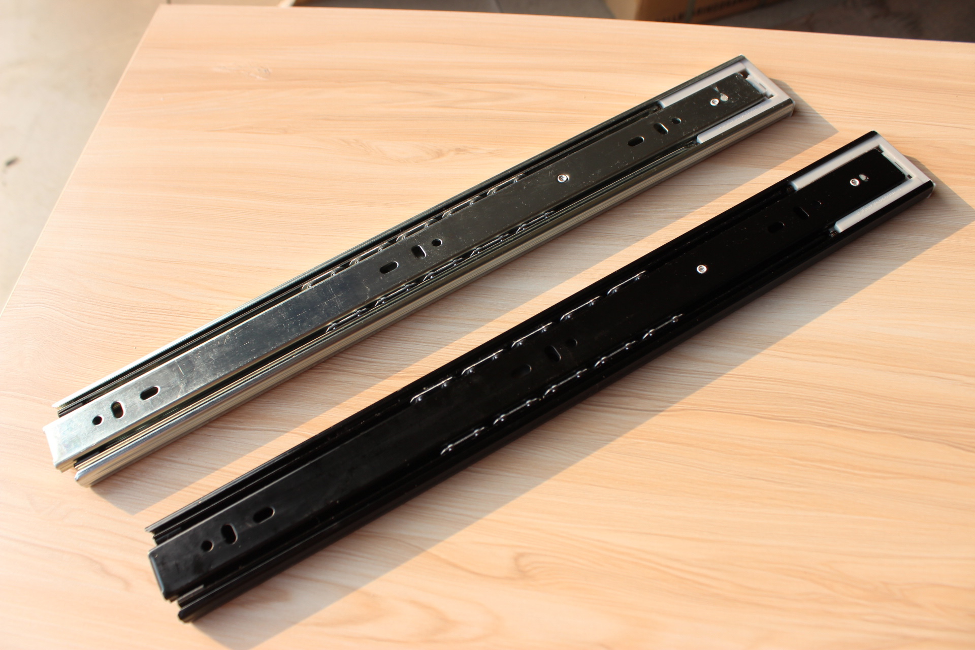 厂家直销 反弹式三节滚珠滑轨 全拉出钢珠道轨 静音抽屉半弹导轨