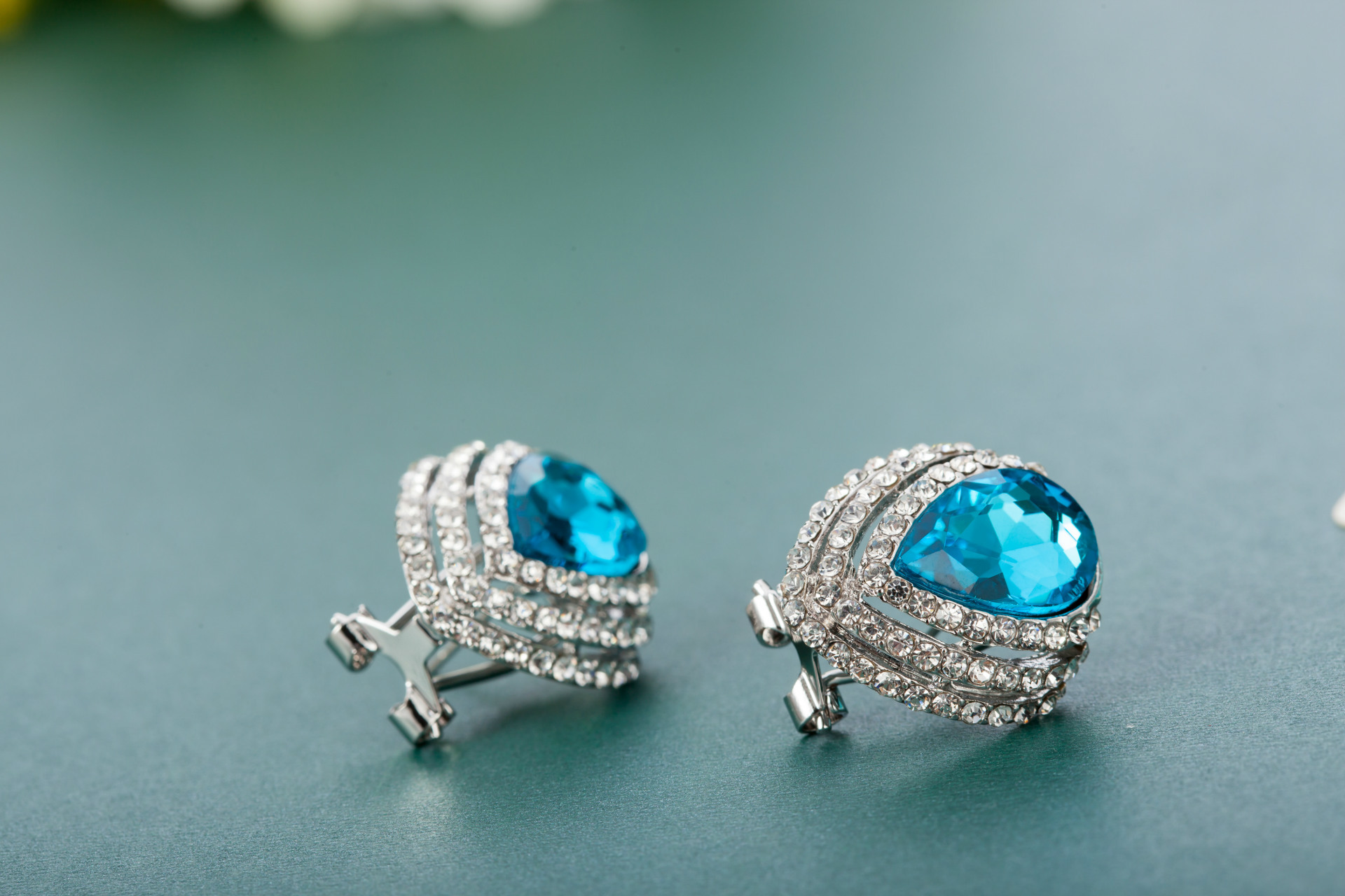 欧美时尚闪亮水滴水晶耳环 女士百搭水滴耳夹耳环 商家主营