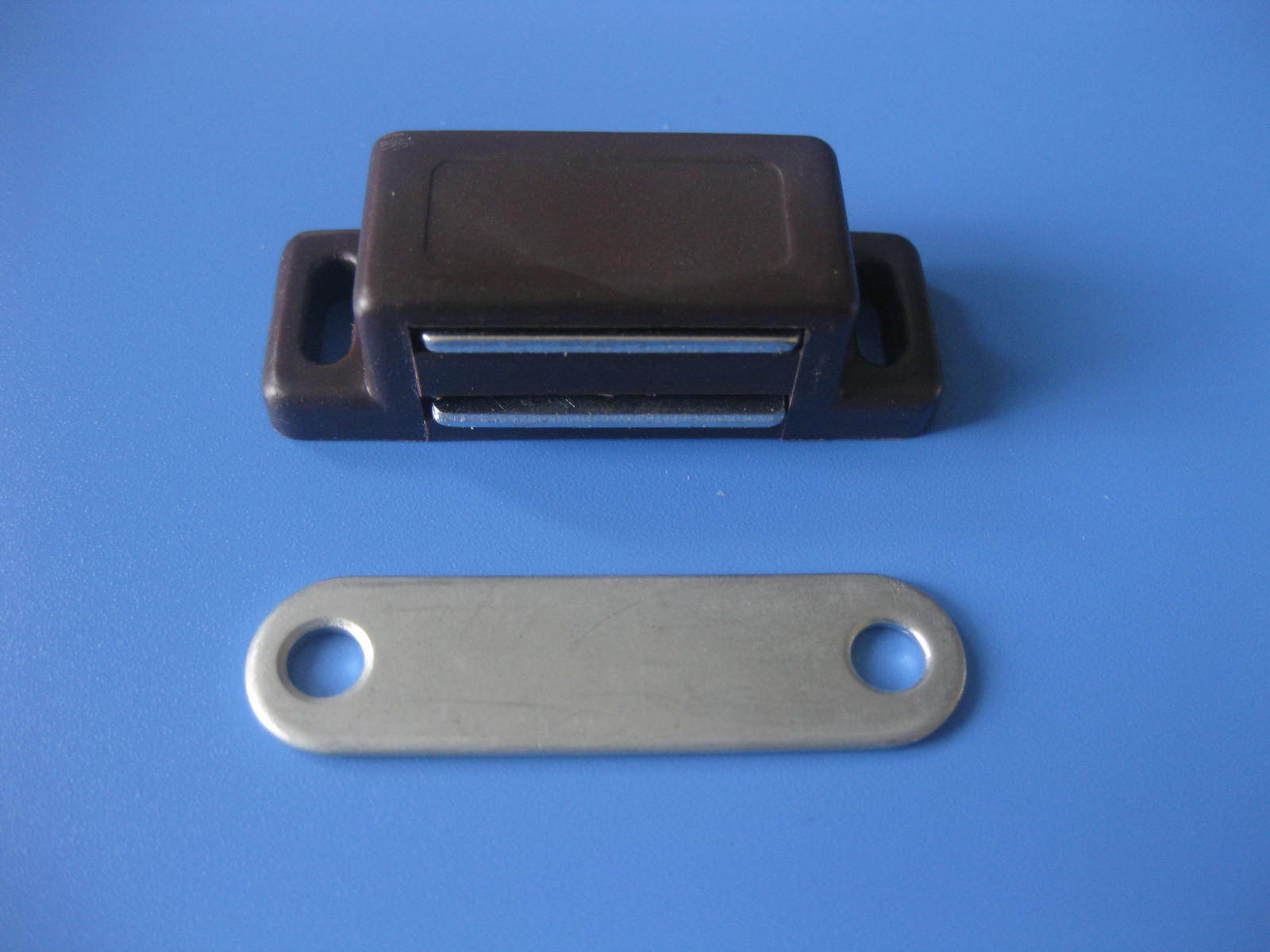 供应275#塑料橱柜门吸门碰,10kg拉力门吸