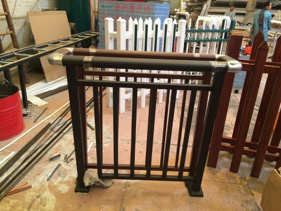 专业的团队,秉承"为客户量身定制"的服务宗旨,为您提供铝合金型材产品