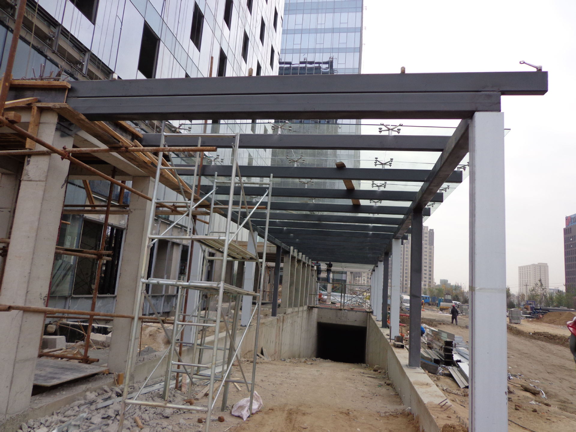 车库出入口雨棚 地下出入口雨棚 凯利恒10年专注中小型钢结构