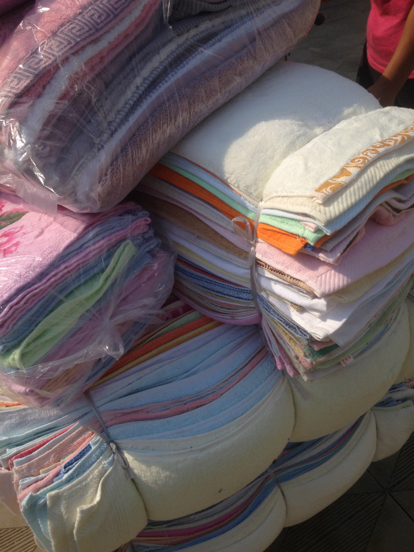 加工或储存运输过程中由于各种原因造成了毛巾的缺陷,被列为二级品的