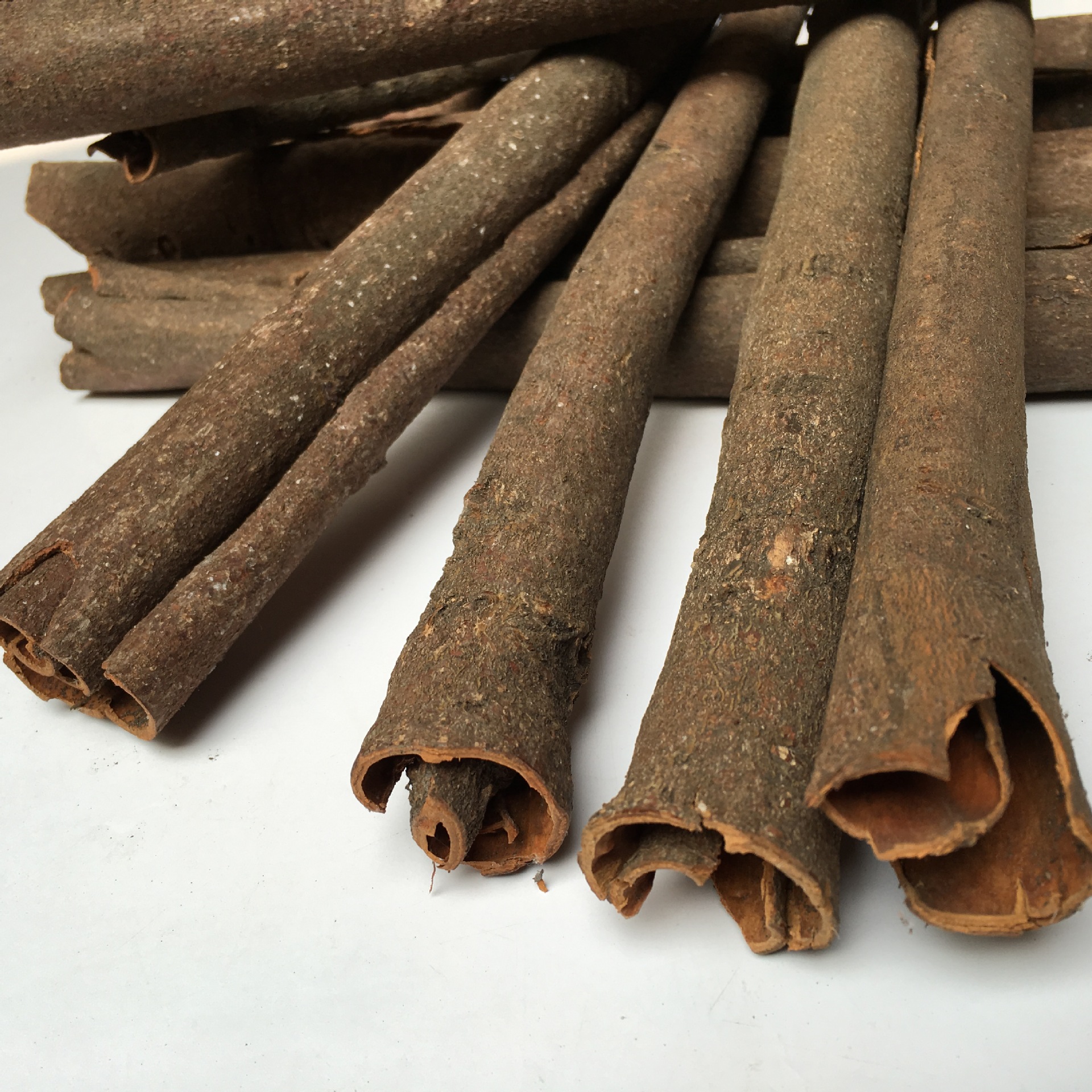 供应云南肉桂  玉桂 香料佐料桂皮筒桂胡辣汤香料原料五香粉原料c