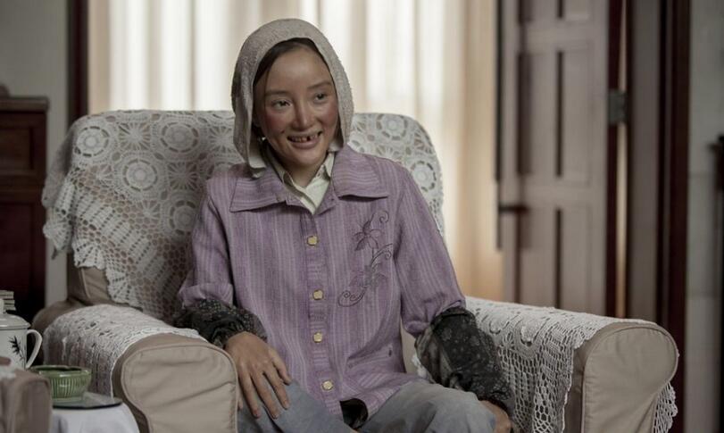 员,一瓶包装成宫廷玉液酒的二锅头兑水,一盘包装成群英荟萃的萝卜开会