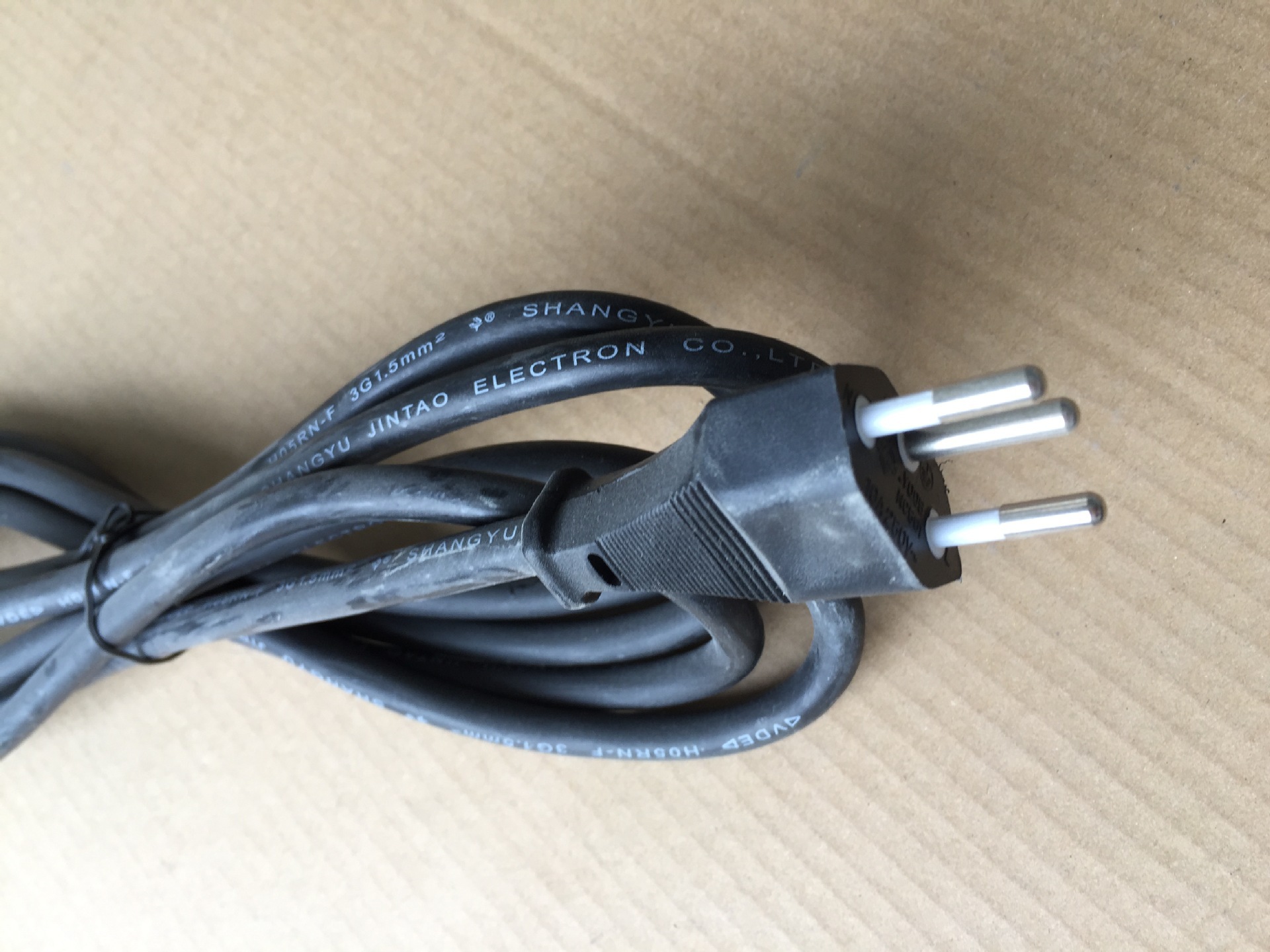 供应瑞士插头线三芯瑞士插头电源线