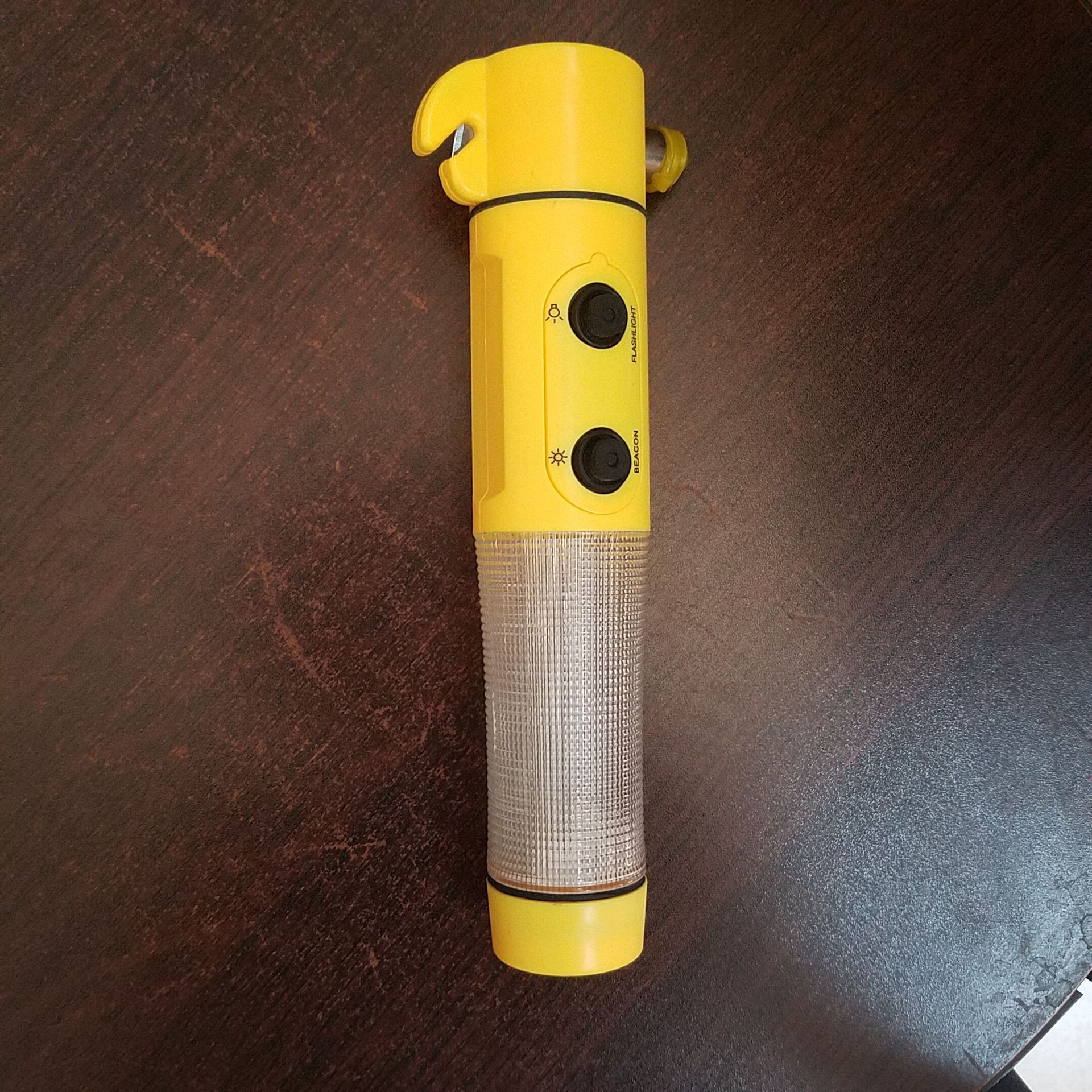 批发销售安全锤汽车救生锤 多功能手电安全锤逃生应急必备破窗器