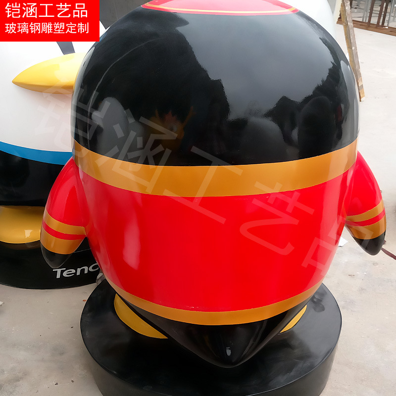 腾讯企鹅雕塑8-5