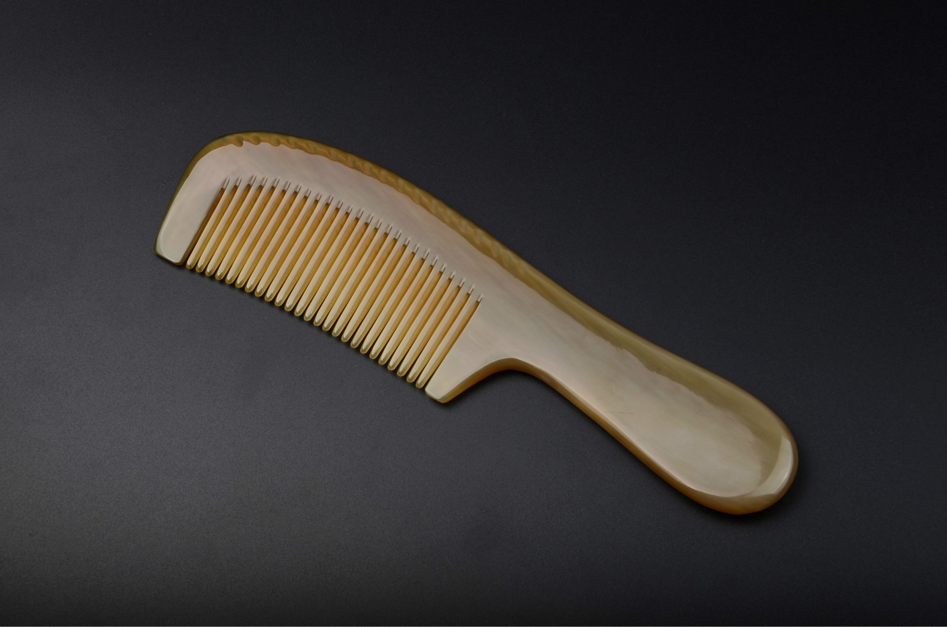 越南牛角梳_批发越南进口牛角梳 精品保健梳 老艺人大号白色圆柄 手工