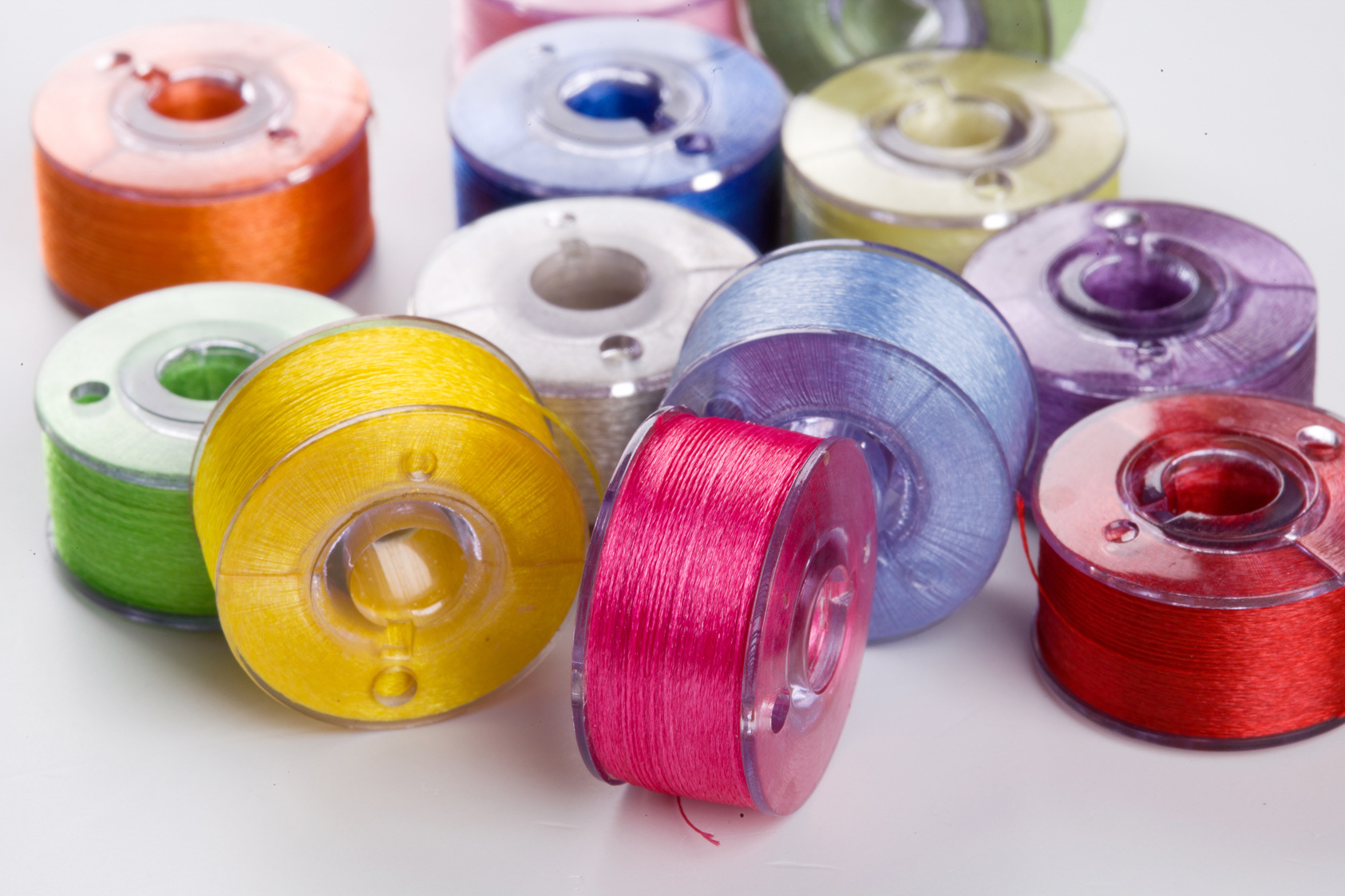 我司专注于生产绣花线20多年,目前为很多国外知名品牌提供代工服务.