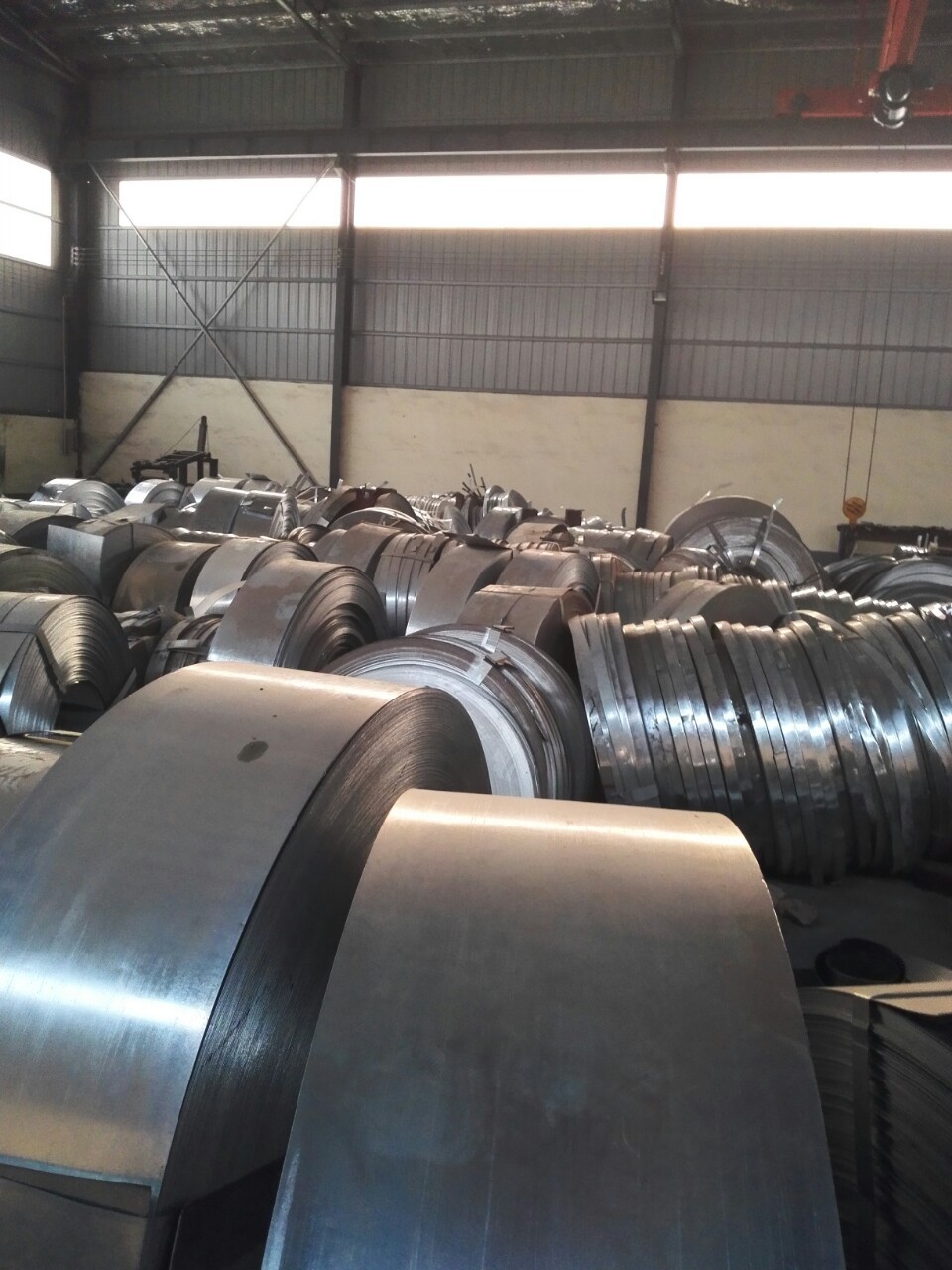 本厂生产销售各种型号热镀锌钢衬