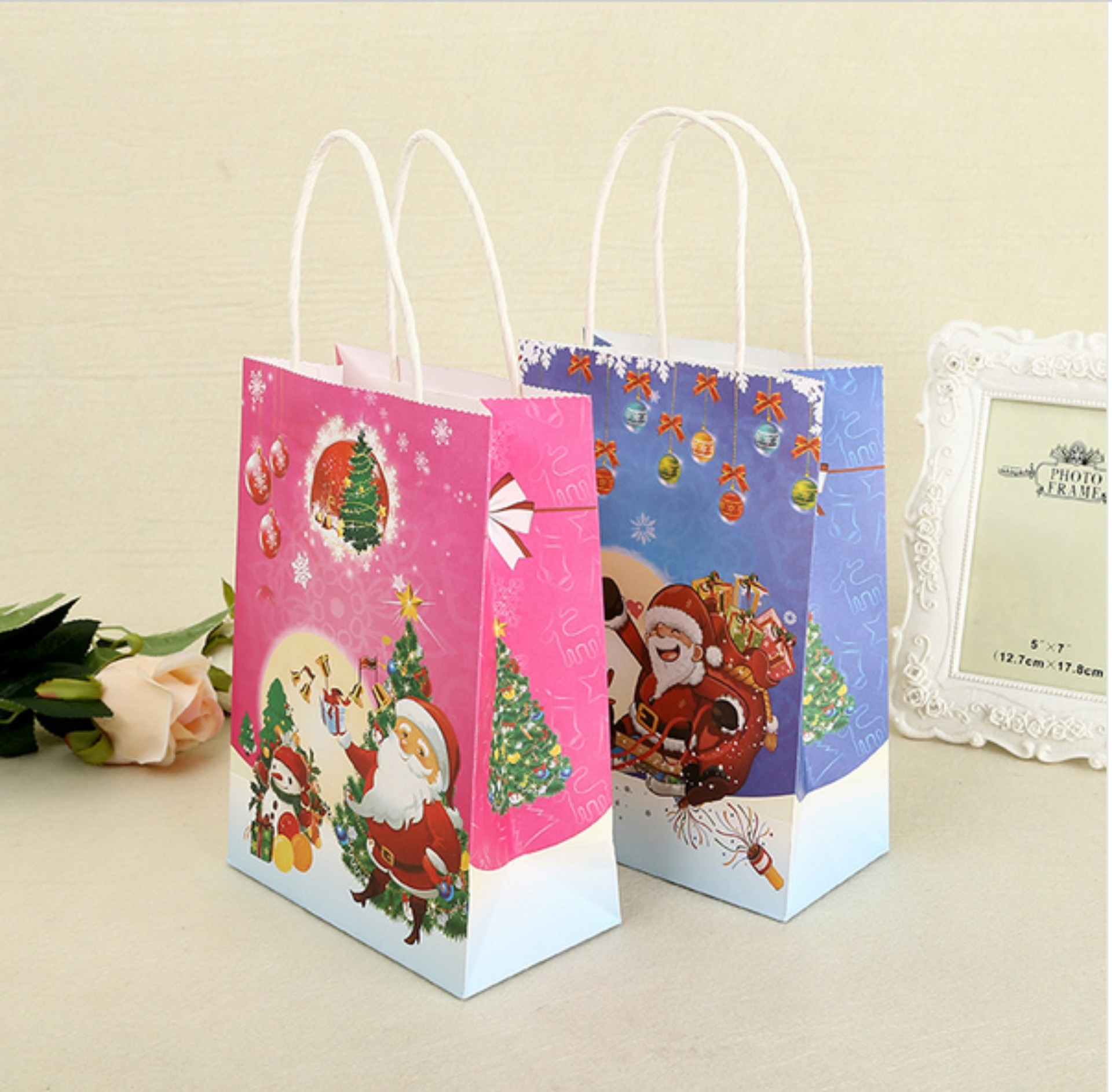 现货批发白卡纸环保彩印圣诞节日礼品袋精美小号手提纸袋礼物袋