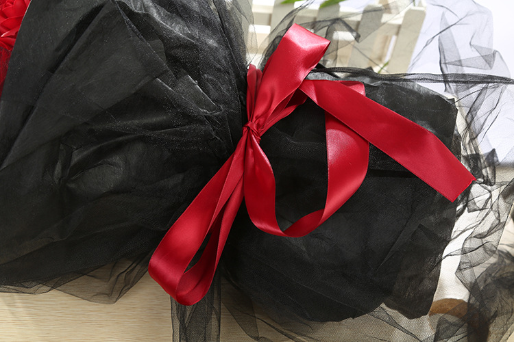 37cm高度40cm尺 寸:多色可选颜 色:香皂花材 质:99朵黑纱圆形花束名