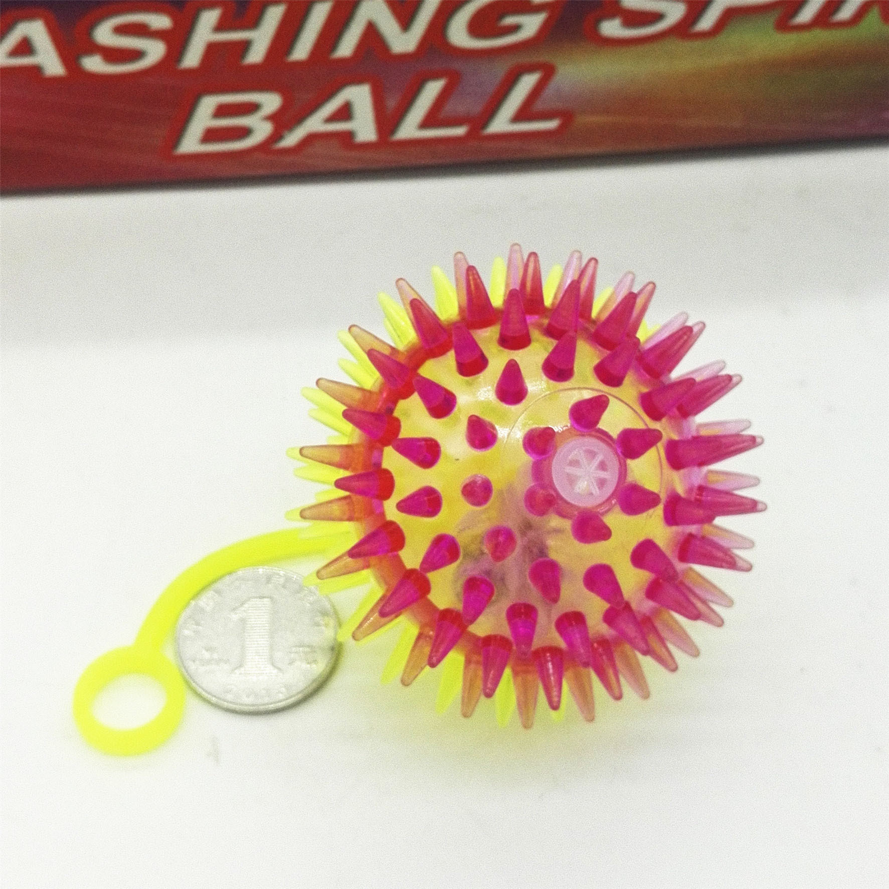 5cm双色闪光带绳刺叫球 2两元店货日用百货精品玩具包邮