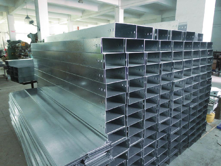 槽式桥架 镀锌电缆桥架槽式金属桥架 镀锌弱电桥架布线槽钢架批发