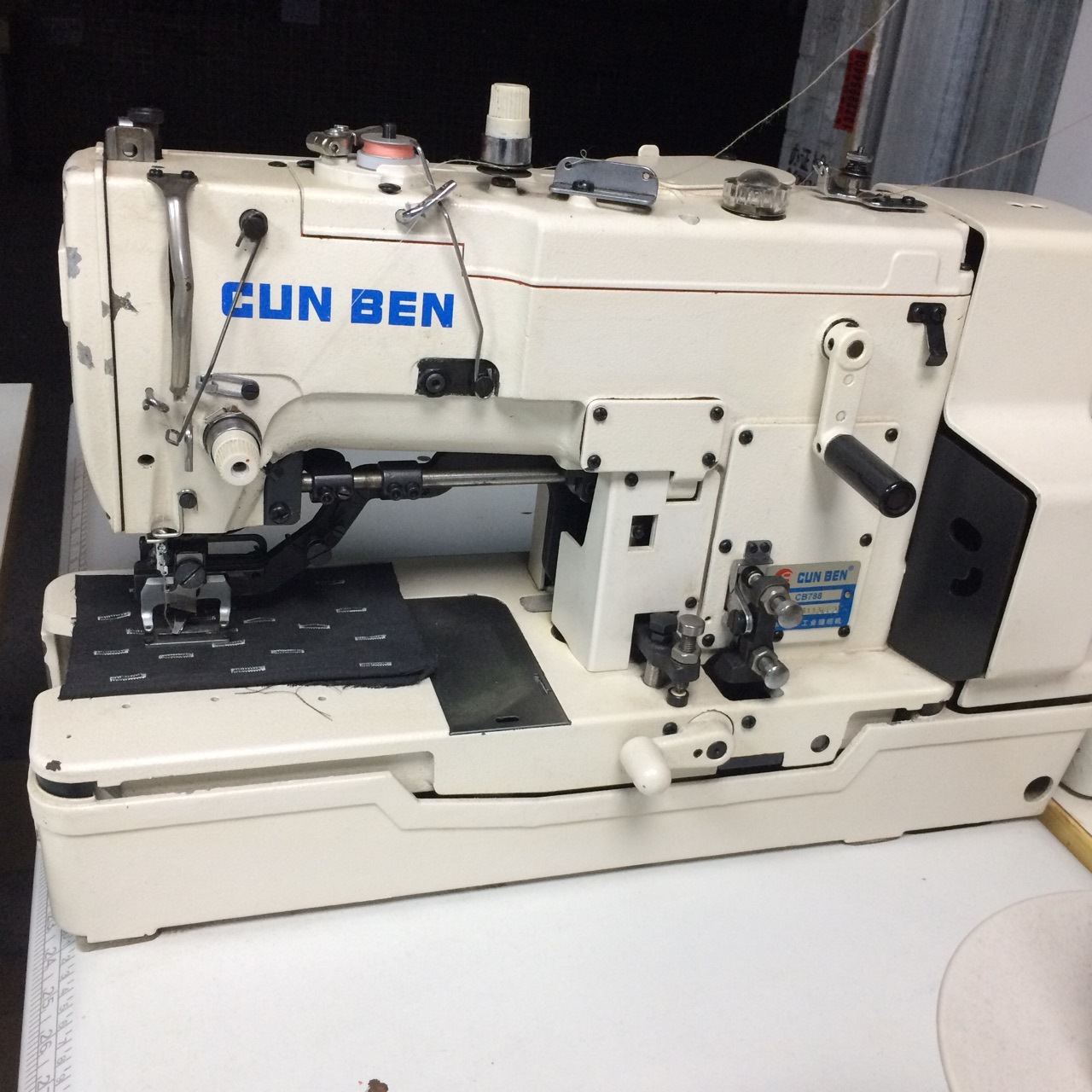 jack直驱锁眼机钮门车平头锁眼机二手缝纫机扣眼机 服装锁扣眼机