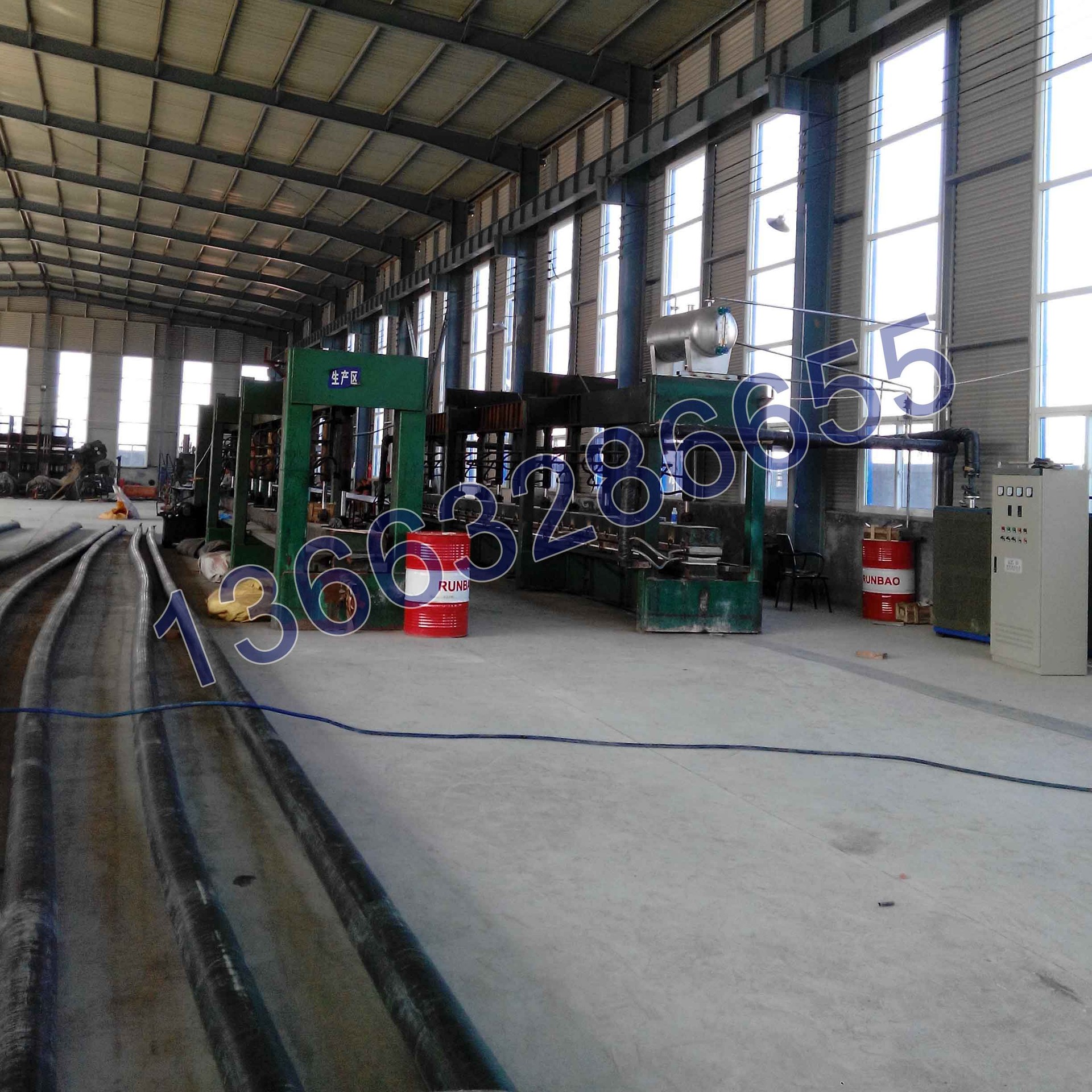 橡胶与防拉布热压硫化一次成型,是桥梁工程和隧道工程中成孔模具的