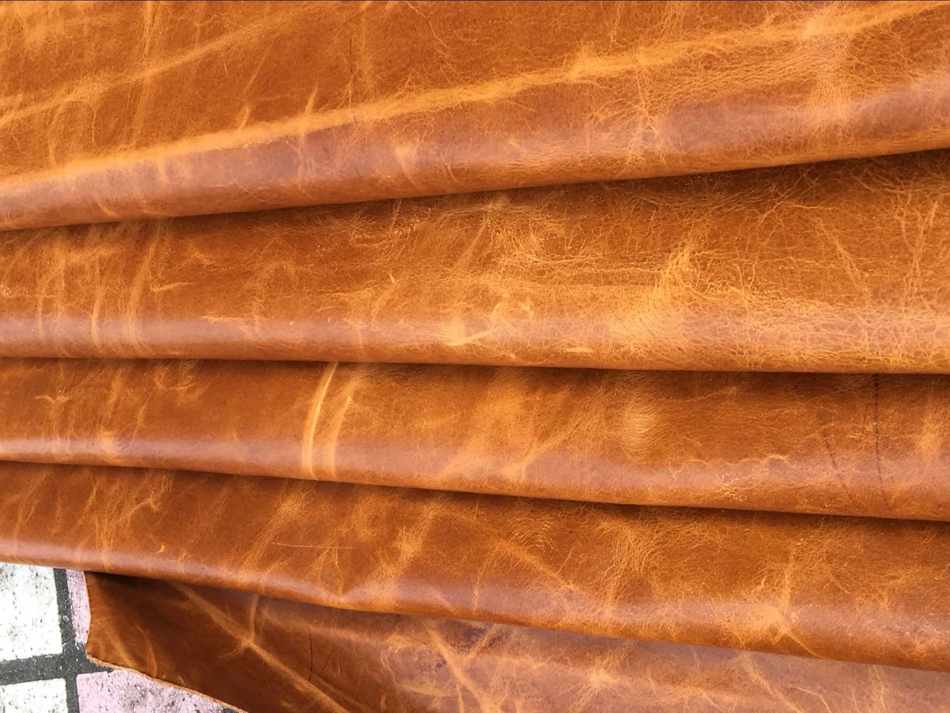 意大利牛皮,全粒面,整张皮料,棕黄色