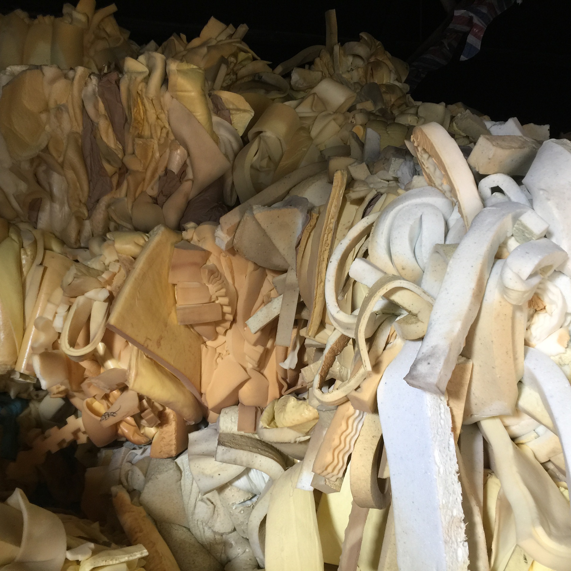 提供原厂优质废海绵 碎海绵