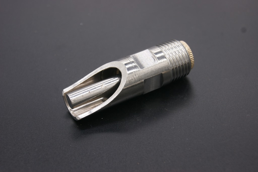 厂家供应不锈钢乳头式饮水器 猪用水嘴,猪嘴,猪水咀 猪喝水