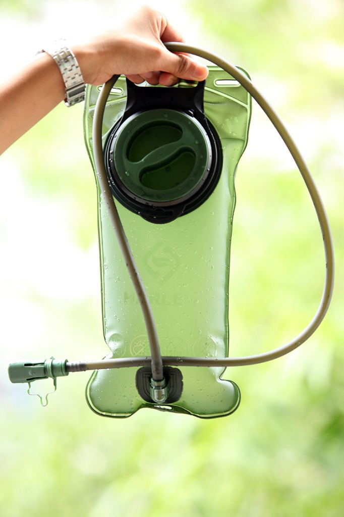 户外骑行水袋 便携tpu饮水袋水具皮囊 耐磨抗压2l3l徒步水袋