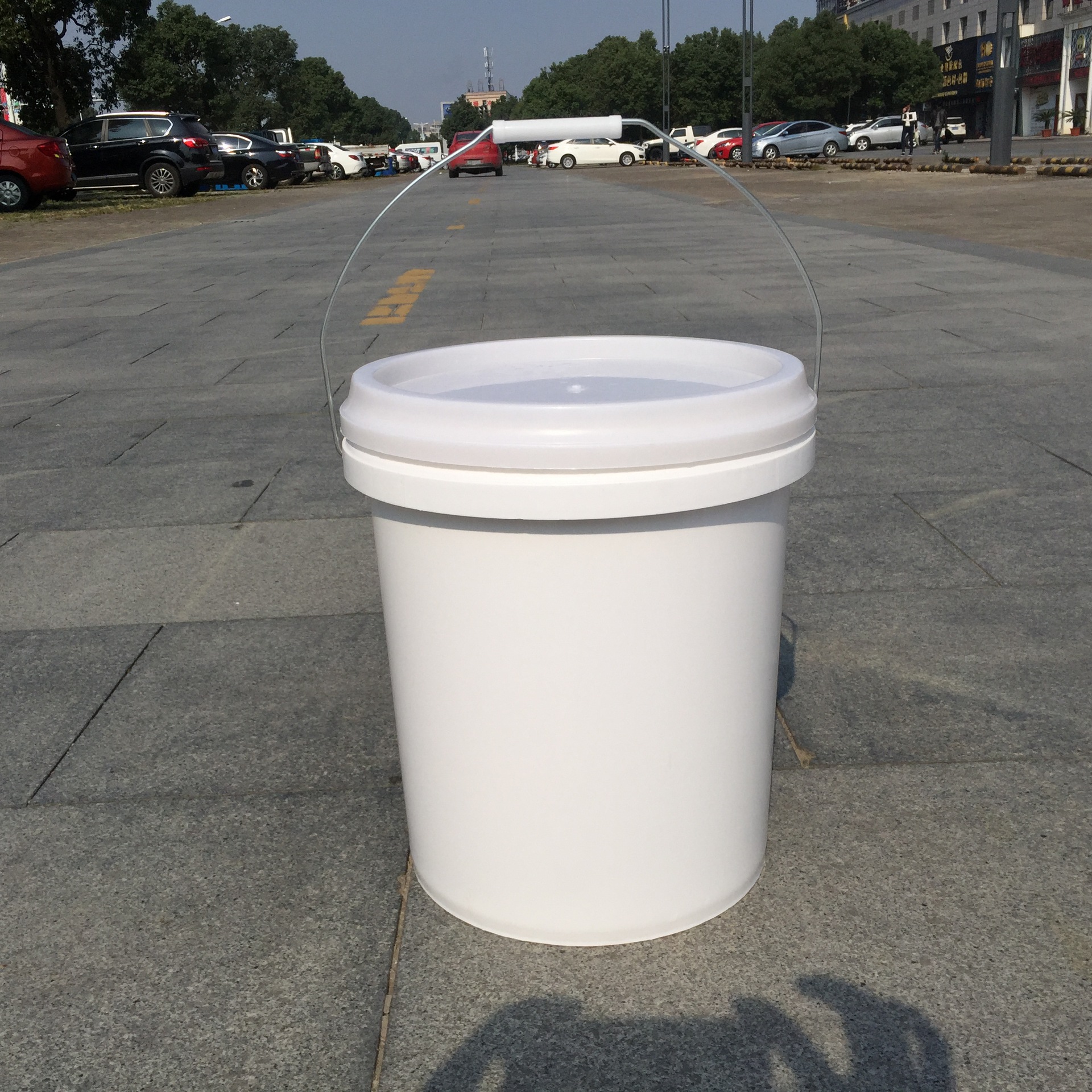 厂方直销 18l-c铁提手铁油漆桶 润滑油桶包装桶 塑料油漆桶圆