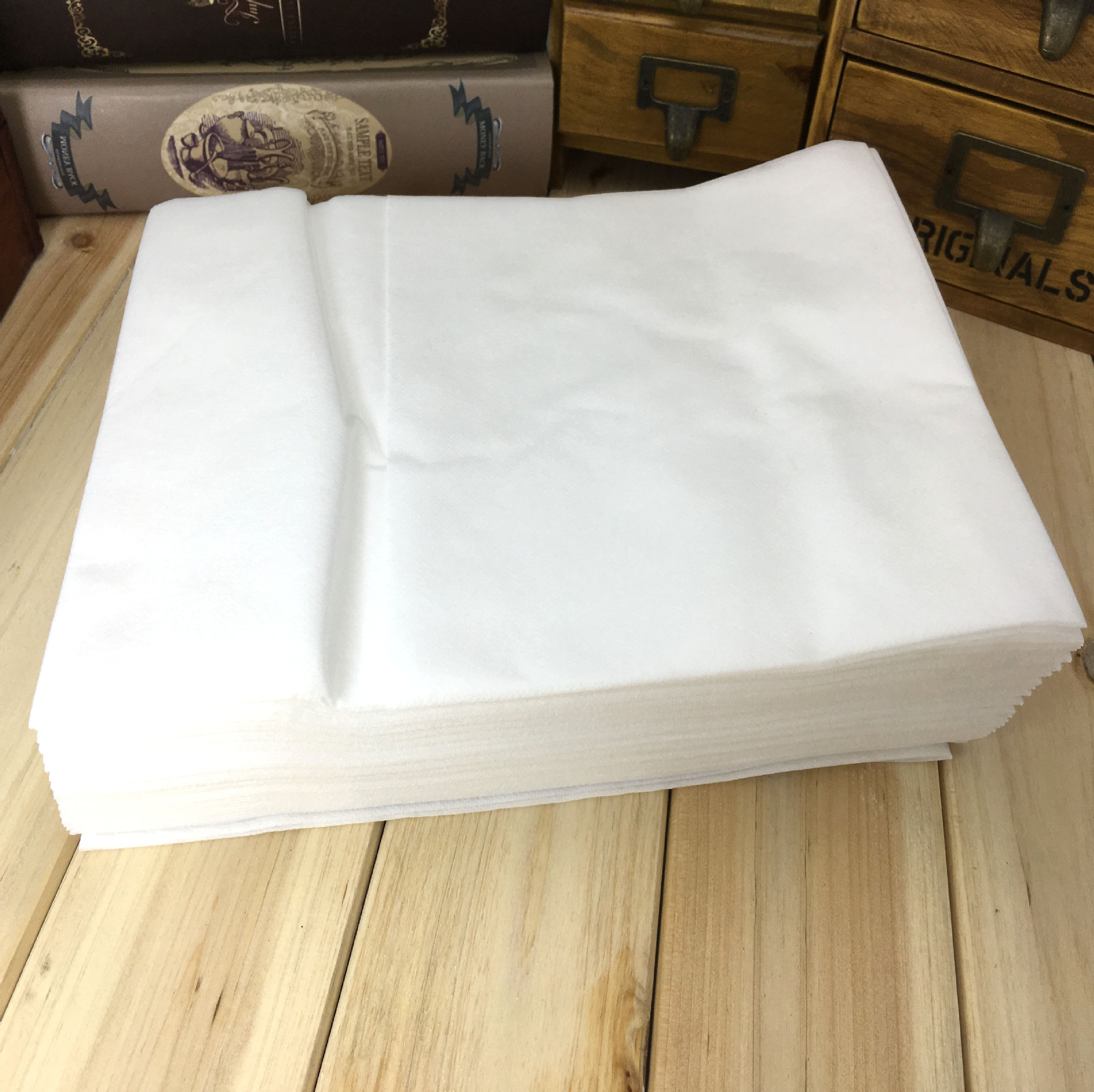 一次性无纺布按摩床单旅行美容院无菌点断式(不防水)床单