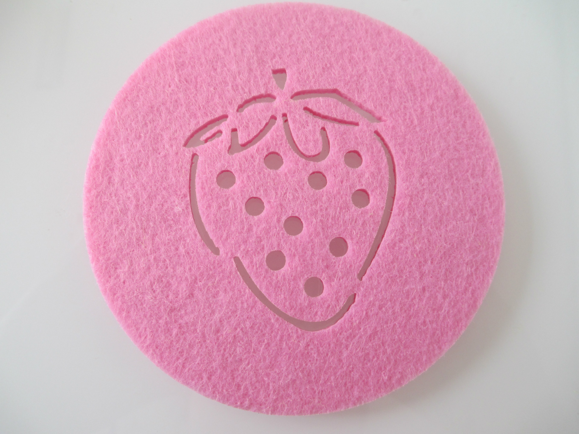 环保精美时尚镂空草莓隔热杯垫 小清新毛毡礼品杯垫