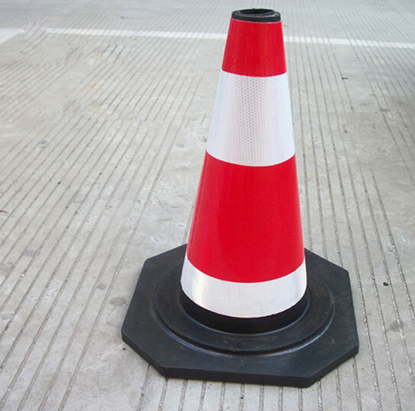 橡塑反光路障桶交通隔离墩停车施工安全设施