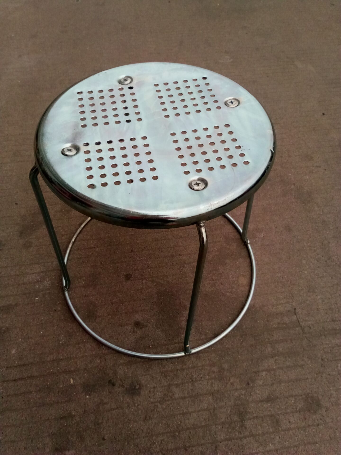 生产厂家批发 钢筋铁面 四联加固定螺丝 热销圆凳小钢筋铁凉凳