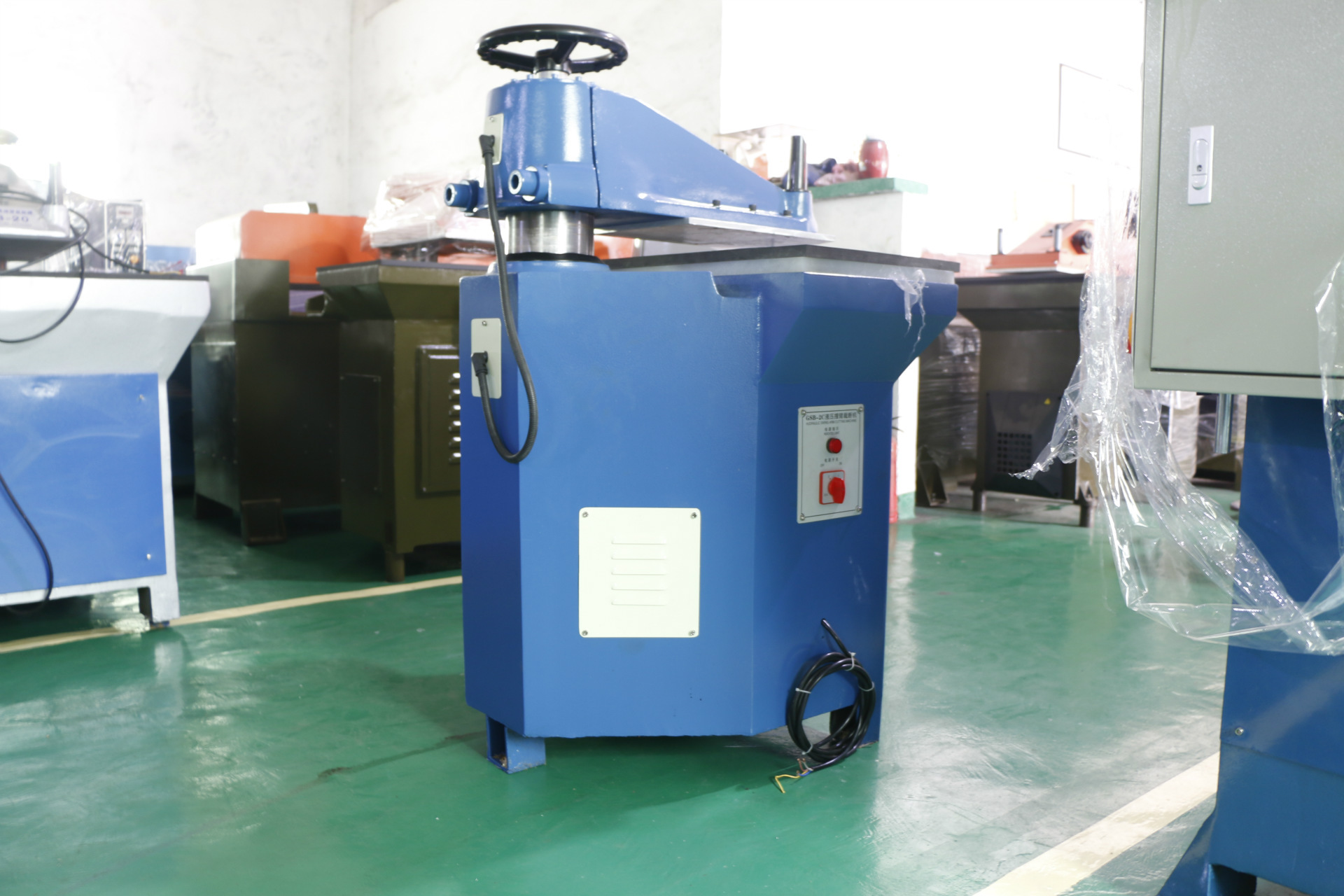 供应摇头机啤机裁断机下料机