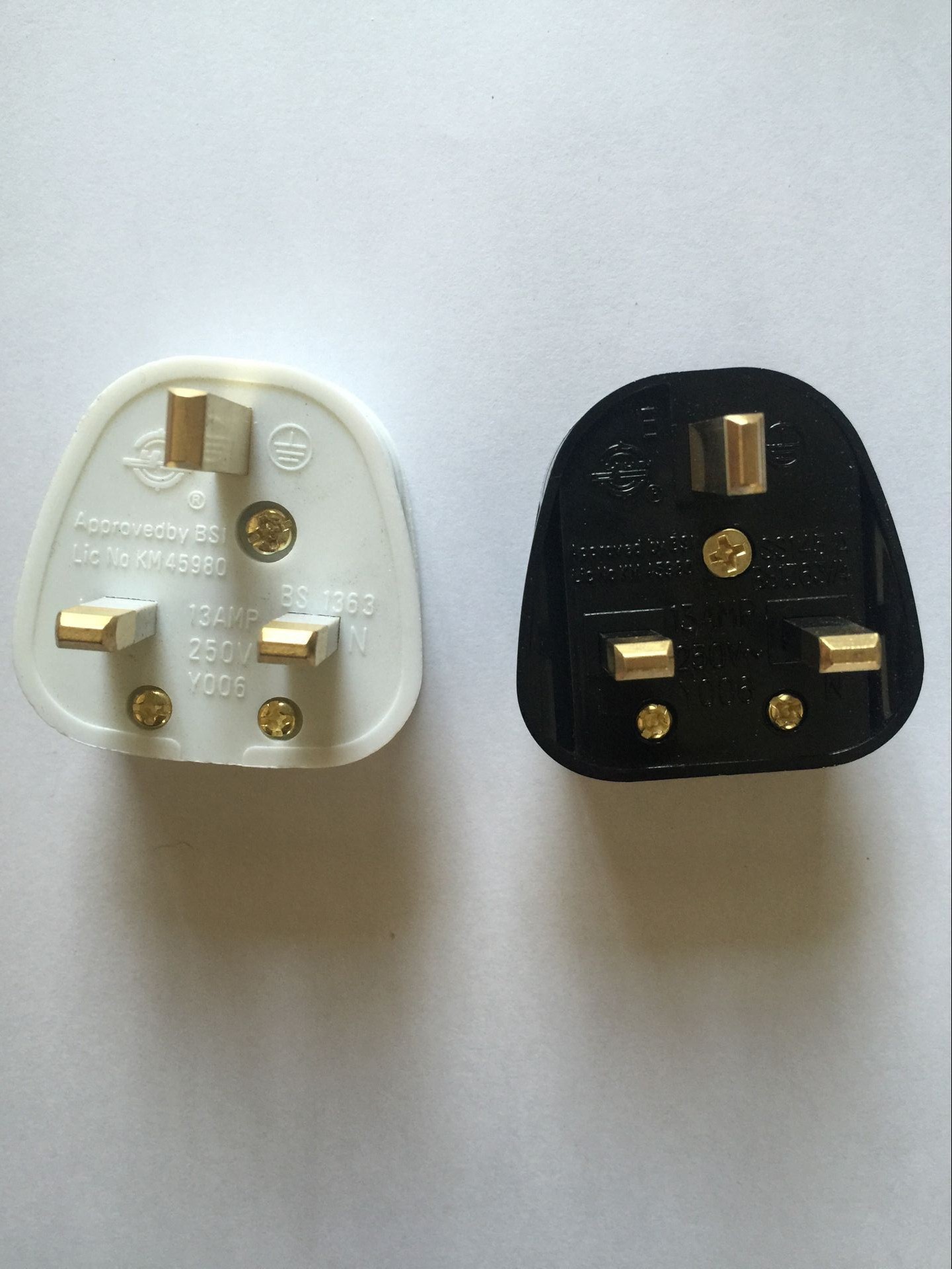 【长期现货供应】 黑白色13a英式插头 胶木英式插头bs英插