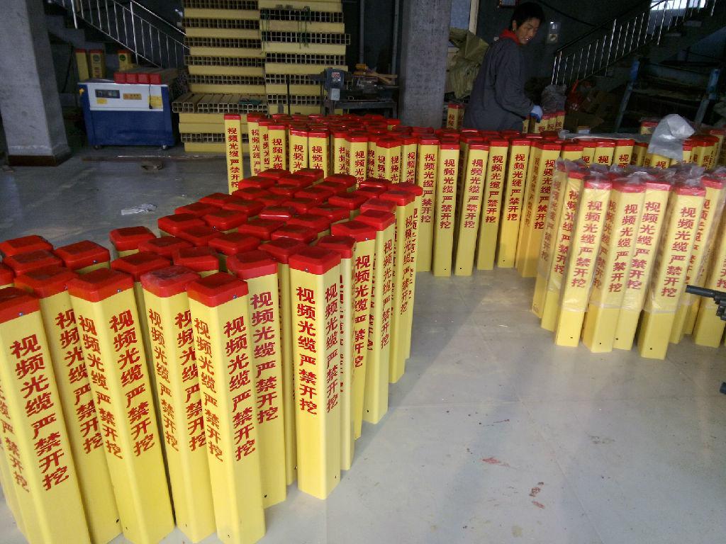 玻璃钢警示桩 电缆标志桩 油气警示柱 供水标桩 三角标志桩