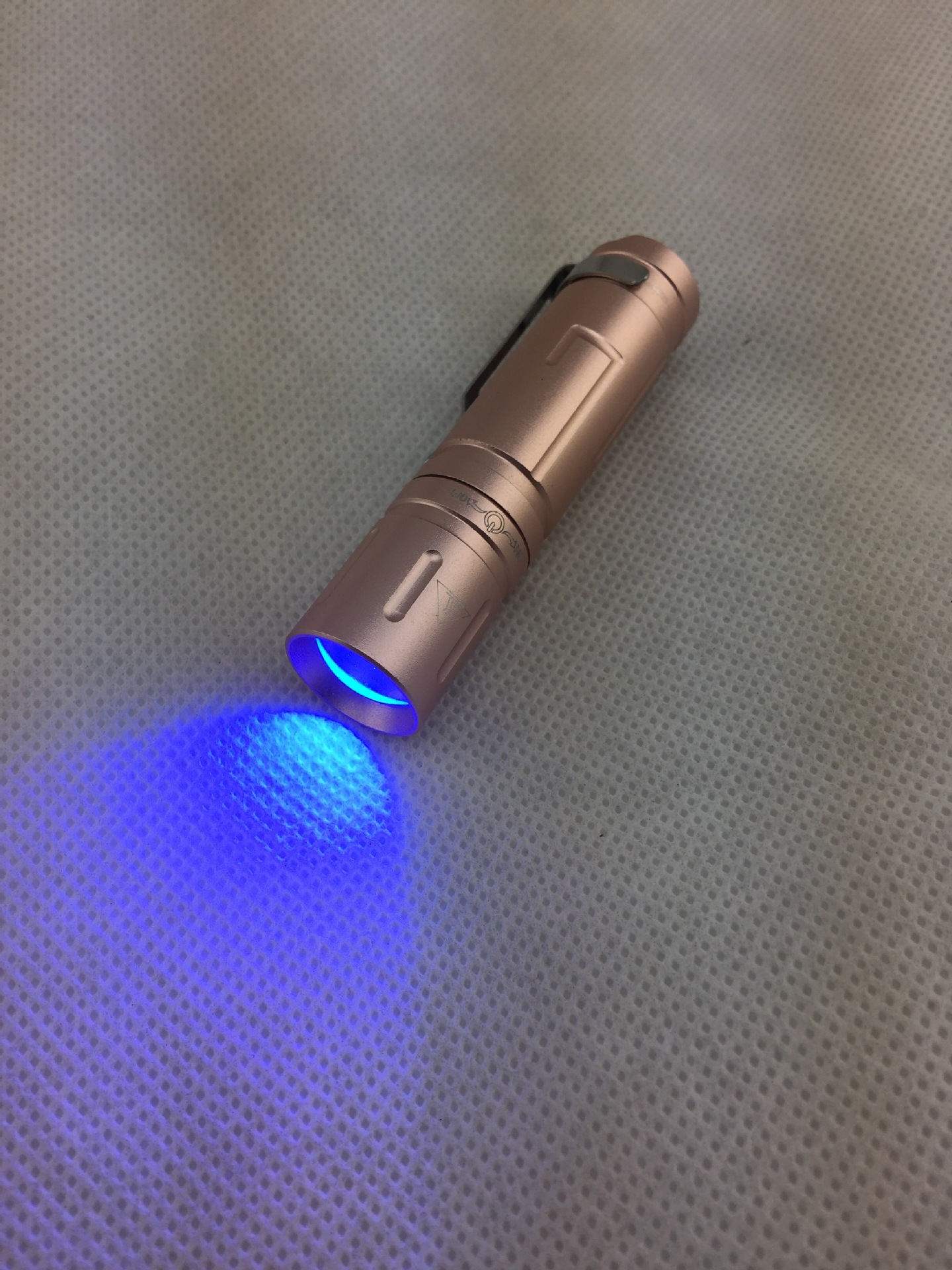 厂家批发365nm荧光剂检测验钞抓蝎子照玉化妆鉴宝迷你紫光手电筒