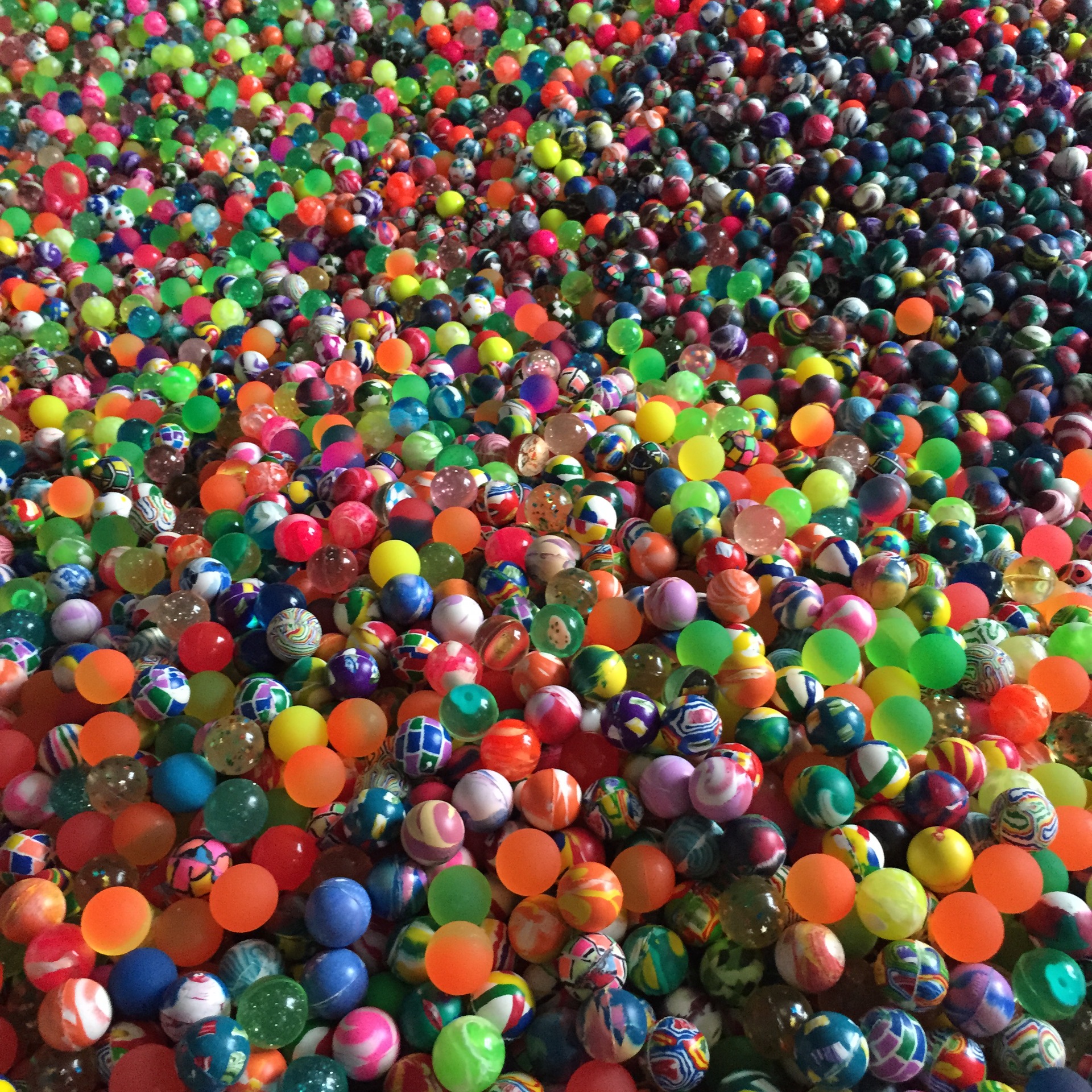 32号钻石弹力球菱形球蜘蛛侠实心弹跳球扭蛋机专用1元弹力球100个