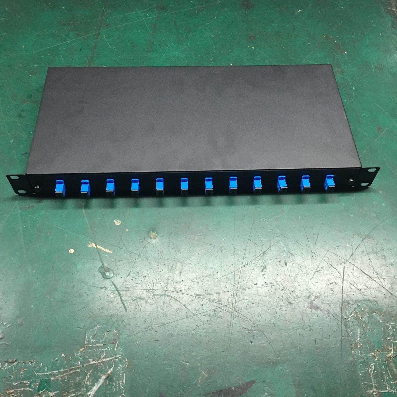 机架式光缆终端盒12芯外贸货源19英寸12口光纤终端盒