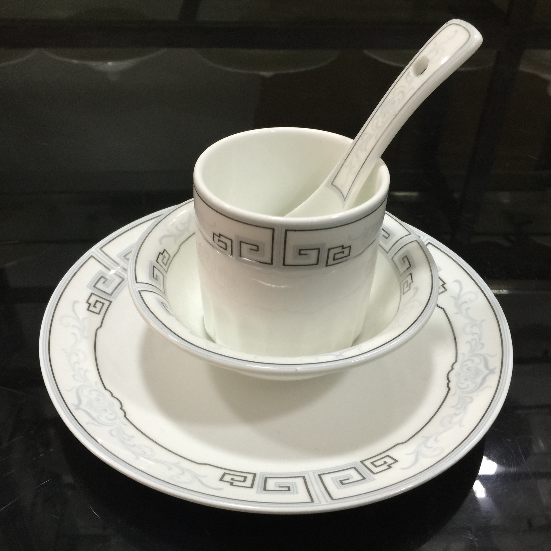 酒店餐厅中式包厢台面日用摆台陶瓷用品杯碟碗汤勺套装餐具定制