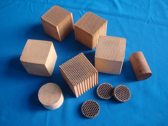 问:氧化铝有三种晶体:α-al2o3,β-al2o3,γ-al2o3.γ-al2