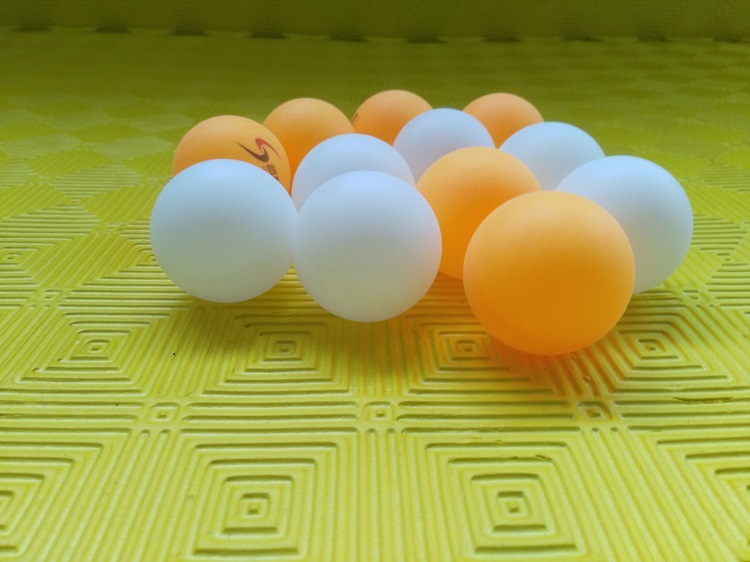 厂家批发乒乓球标准训练无缝40mm定制pp塑料黄白双色60粒装乒乓球